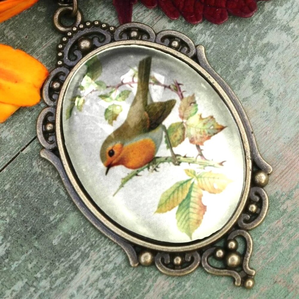 Spring Robin Necklace‎ - Oval Cottage Core Ornate Pendant - RARE Vintage Jewelry
